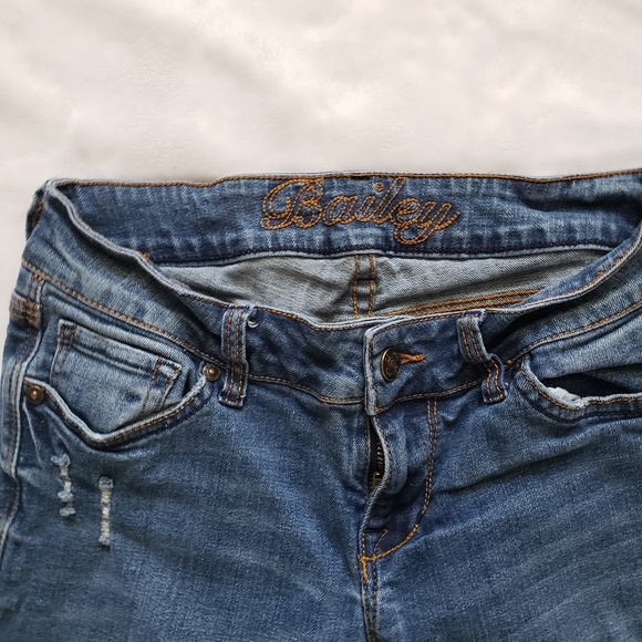 Distressed jeans - Picture 2 of 4